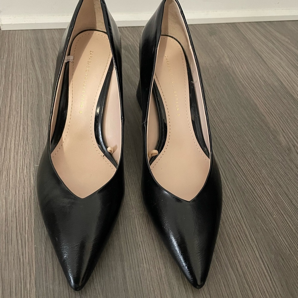 Black pump with large heel